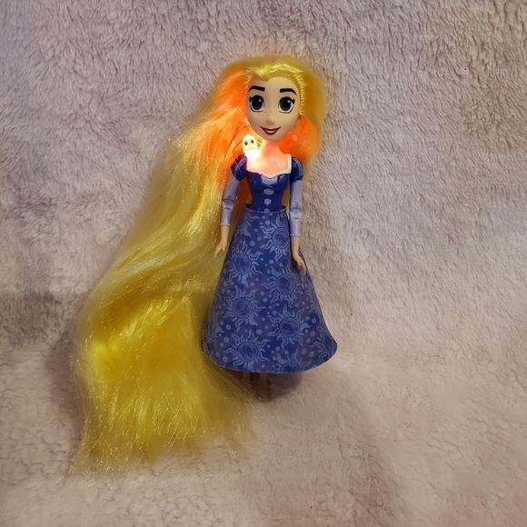 𝅺DISNEY Tangled with  Musical Lights  / Rapunzel - Picture 2 of 3